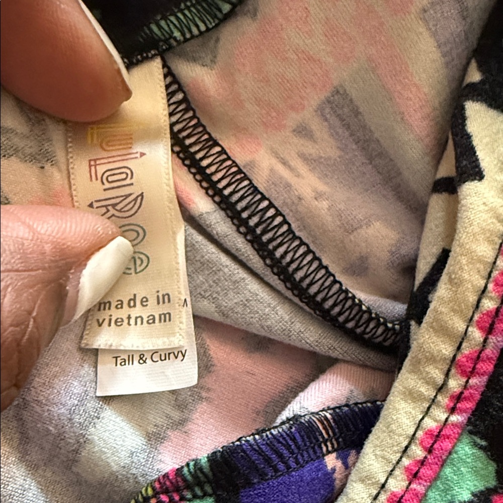 LulaRoe Tall & Curvy Patterned Leggings EUC- listed as 1X - Picture 4 of 6